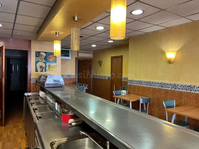 Se vende local comercial con negocio de hostelería, al compl - foto 3