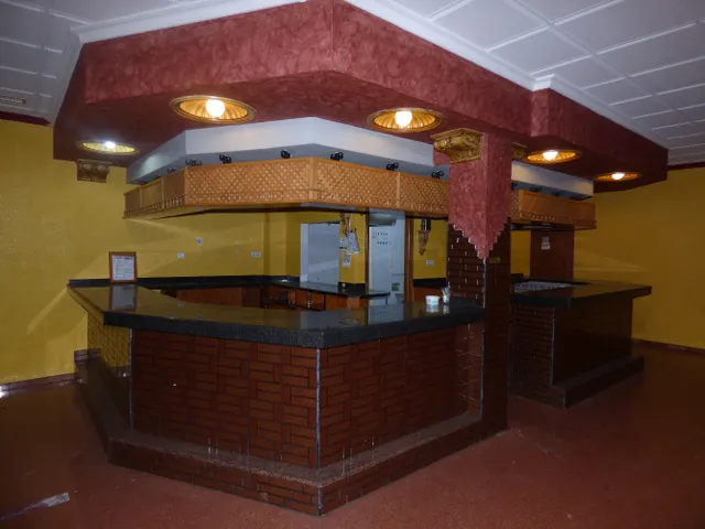Antiguo bar La Campana. 90m2, 2 aseos. Persiana motorizada. Preparado para negocio de hostelería. — 3