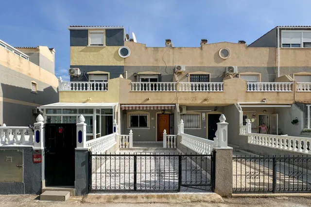 MAGNIFICA VIVIENDA ADOSADA CON PISCINA COMUNITARIA, IDONEA COMO VACACIONAL — 30