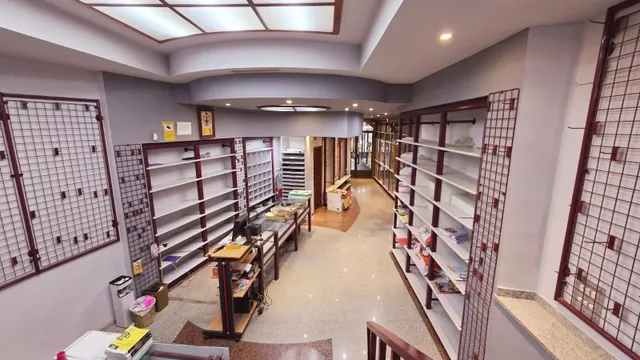 LOCAL COMERCIAL EN VENTA Y ALQUILER — 6