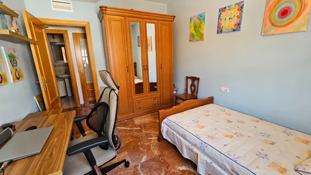 Adosado con vistas al Castillo y piscina comunitaria — 21
