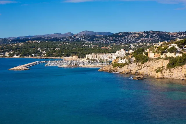 Villa de lujo con 5 dormitorios, piscina privada y magníficas vistas al mar en Moraira — 17