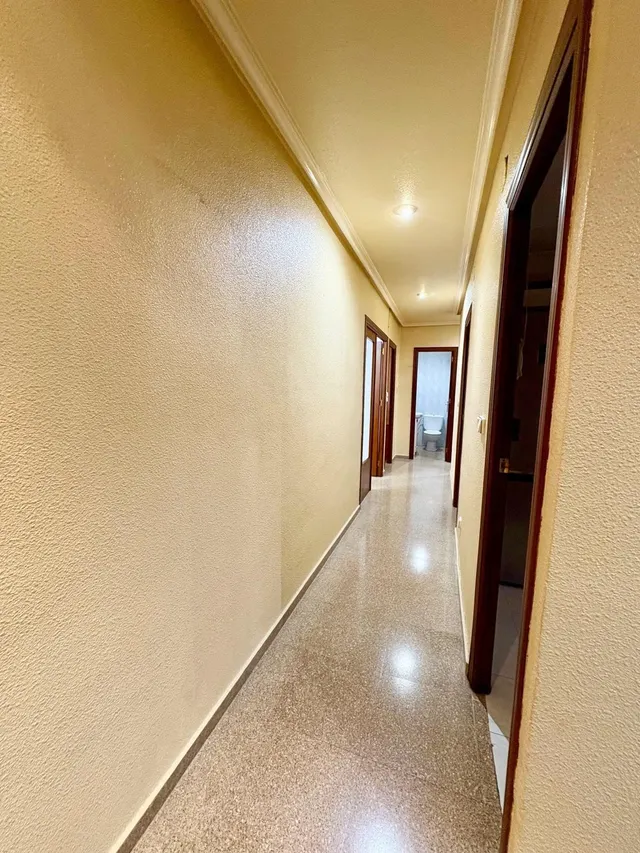 Amplio Piso en zona Plaza Crevillente con Ascensor — 22