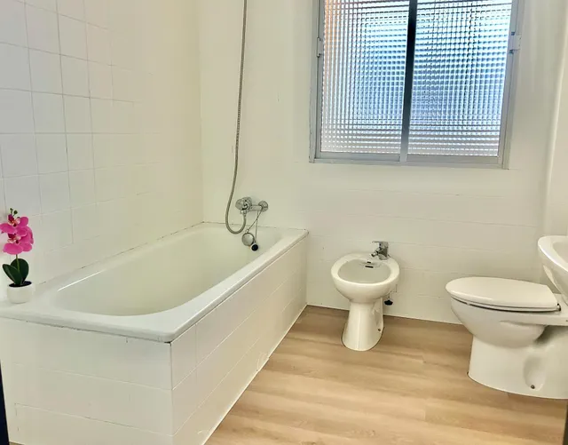 Amplio apartamento con vistas al Paseo, Frente al Club Náutico de Torrevieja — 17