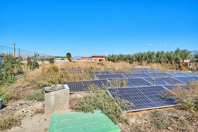 Casa con terreno y piscina en Churriana de la vega — 26