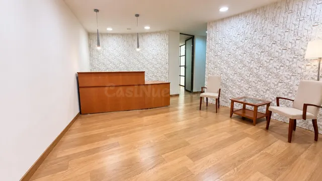 Amplio local comercial de 250 m2 acondicionado como oficinas - foto 2