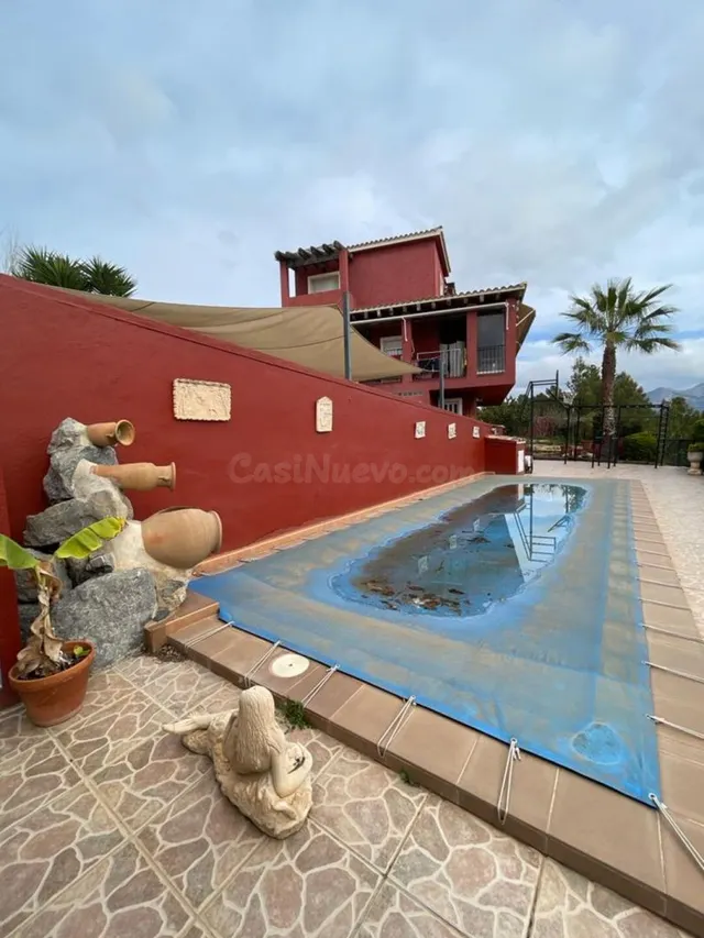 Chalet en venta en La Nucia - foto 2