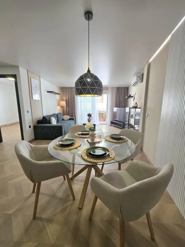 Apartamento con terraza, Alicante, Torrevieja, Playa de los Locos. 3 habitaciones, 110 m2, 200 metros al mar — 29