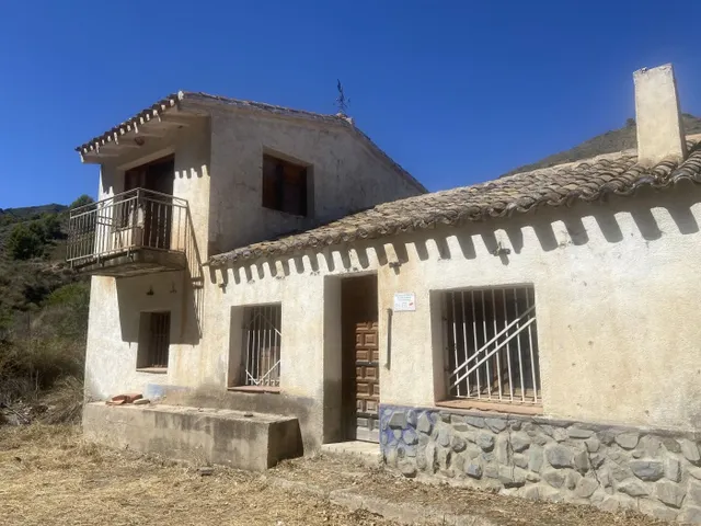 Tranquila finca rústica para reformar cerca de Morata