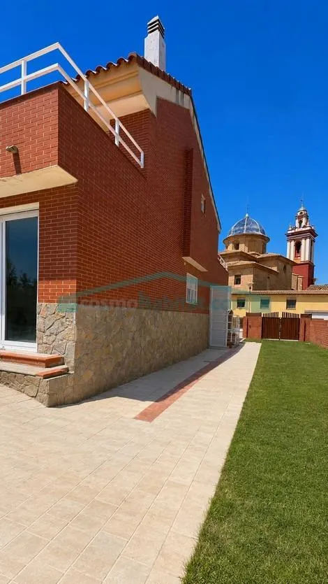 Chalet a estrenar en Alfara de la Baronia