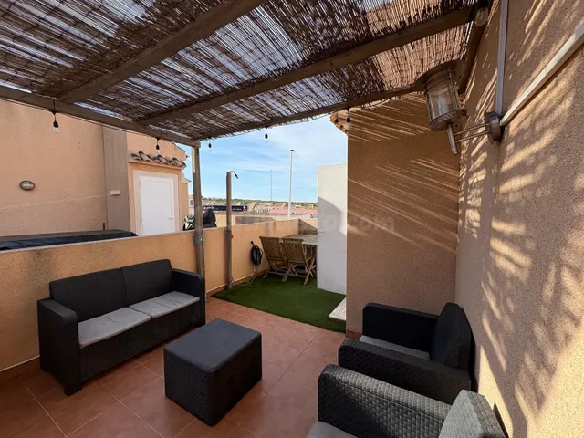 Bungalow de 3 dormitorios y 2 Baños con 2 Terrazas y Piscina en Gran Alacant. — 3