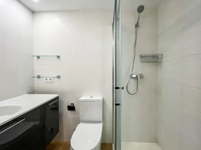 Piso de reciente construcción en alquiler en Avda. Ausias March — 25