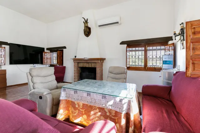 Cortijo grande más finca de 27000 metros — 11