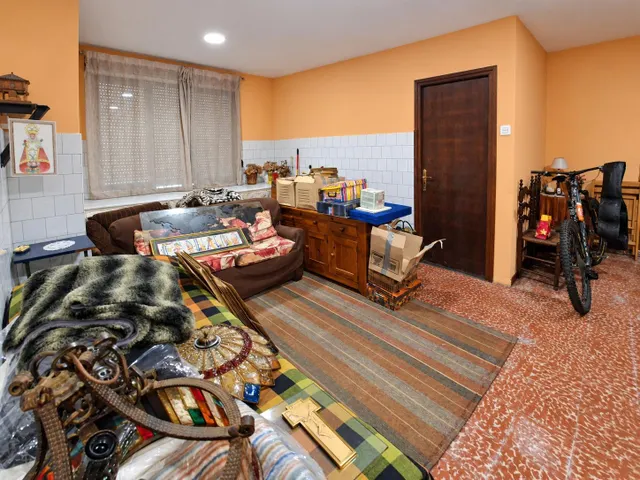 Casa con local comercial, garaje y patio en la gargantada, lieres. ¡vivienda y negocio en un mismo inmueble! — 10