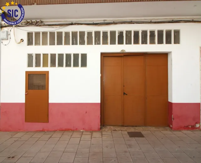 Amplio local comercial céntrico — 7