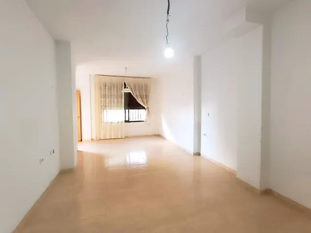 Piso de 4 dormitorios en venta en Dalias - foto 3