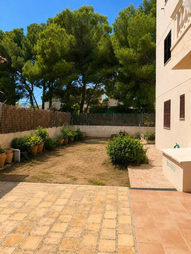 Planta baja de 3 dormitorios con amplia zona exterior en Cal - foto 2