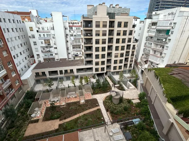 Vivienda clásica de 4 dormitorios con vistas a jardín en el barrio de Castellana — 15