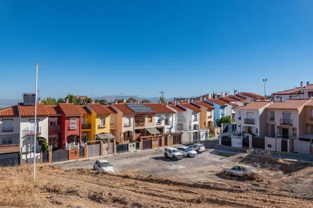 OPORTUNIDAD: SOLAR RESIDENCIAL EN EL CINTURÓN METROPOLITANO DE GRANADA, EN OTURA — 26