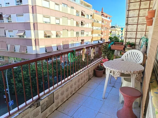SE VENDE PISO EN MUY BUENA ZONA, A 5 MINUTOS DE LA PLAYA, CON TODOS LOS SERVICIOS A MANO — 3