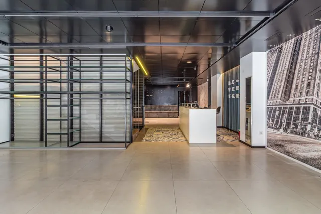 MAGNÍFICO LOCAL COMERCIAL CON TRES PLANTAS Y 460 M2 EN PLENO - foto 5