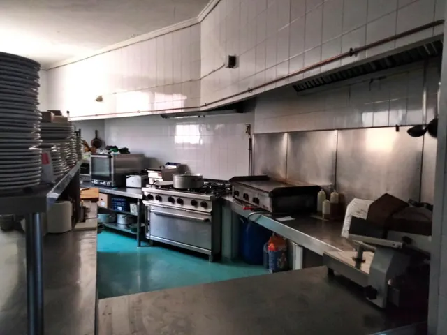 Edificio con restaurante en Tormos — 9