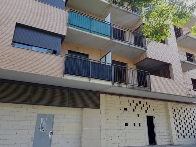 LOCAL COMERCIAL EN VENDA A IGUALADA - TERRASSA 82m2 — 18