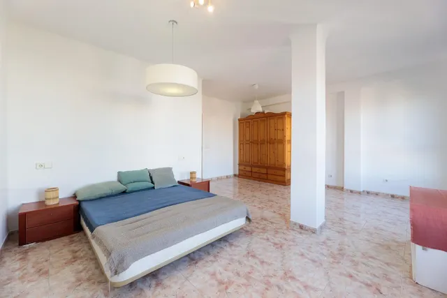 Oportunidad única junto a la plaza París! 7º piso con terraza, mucha luz y vistas despejadas. Posibilidad de aparcamiento. — 16