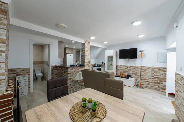 CASA ADOSADA DE PUEBLO REFORMADA EN PLEAHUSTAN 4 habitaciones, BAÑO Y CHIMENEA. — 6
