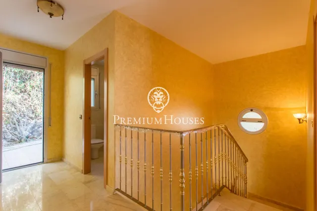 Casa en venta con impresionantes vistas al mar, piscina desbordante y ascensor — 22