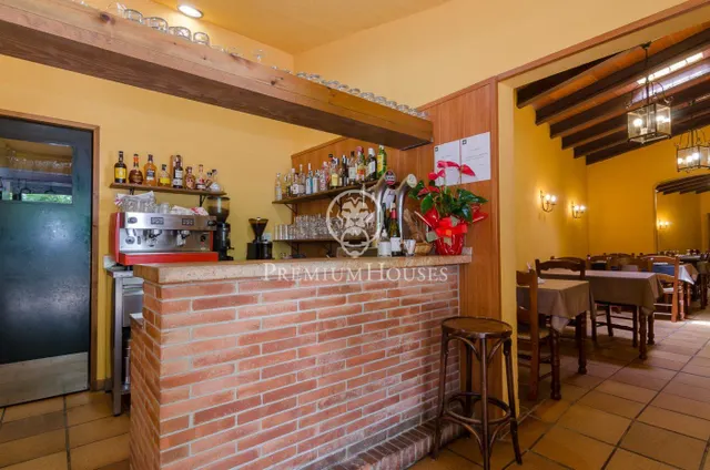 Masía céntrica en venta en Orrius, con negocio en funcionamiento (hostelería) — 45