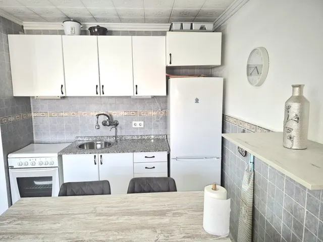 BUNGALOW EN PLANTA BAJA DE 2 DORMITORIOS Y AMPLIA TERRAZA - ZONA TORRETAS III, TORREVIEJA - — 14