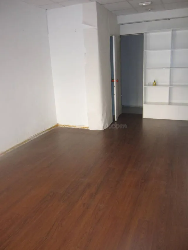 Local comercial en alquiler - foto 2