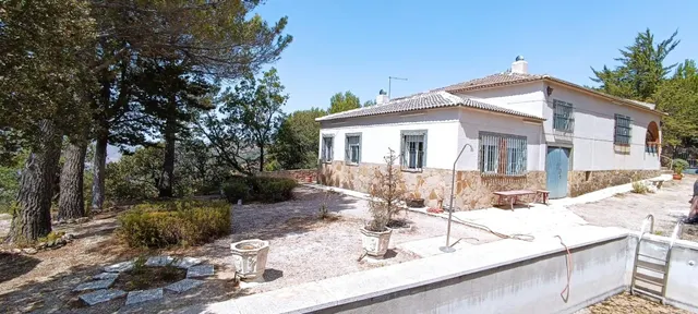 Amplio Chalet en Los Villares con Piscina y Gran Parcela — 7