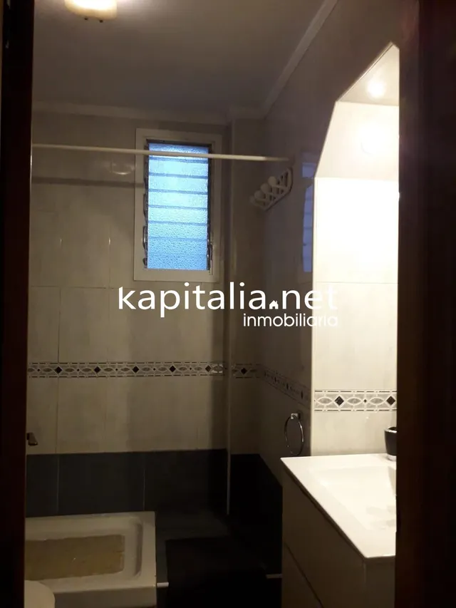 Estupendo piso a la venta en Valencia . — 7