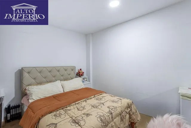 Local adaptado a vivienda en el Zaidin. — 10