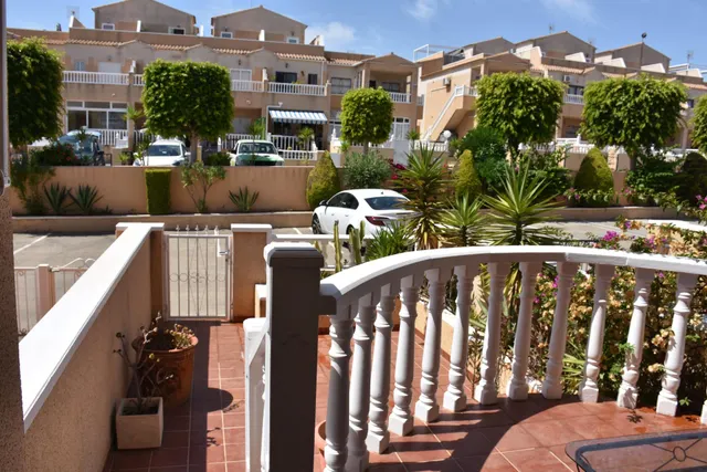 GRAN CASA TIPO DÑUPLEX EN ORIHUELA COSTA: 2 HAB, 2 BAÑOS — 48