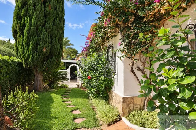 Chalet con piscina en venta en Jávea/Xàbia - 4 dormitorios y vistas al Montgó — 19