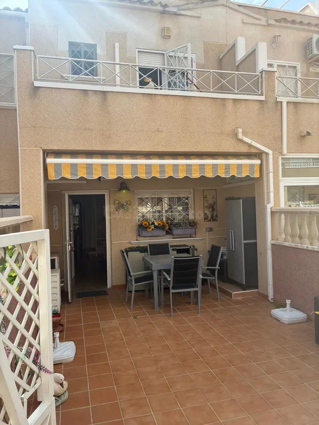 TRÍPLEX DE 2 DORMITORIOS CON SOLÁRIUM PRIVADO Y PISCINA COMU - foto 2