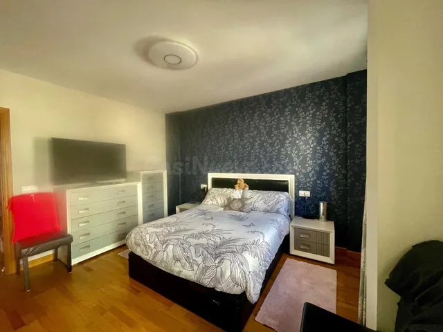 Chalet adosado en la Rosaleda con jardín privado , piscina c - foto 2