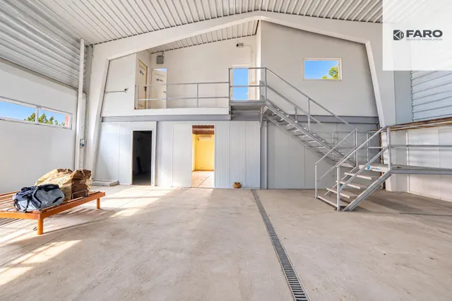 Nave industrial recientemente reformada en Carreño – 358 m2 y finca vallada de 697 m2 — 7