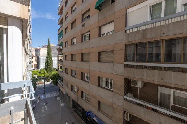 Amplia vivienda en pleno centro de Granada — 29