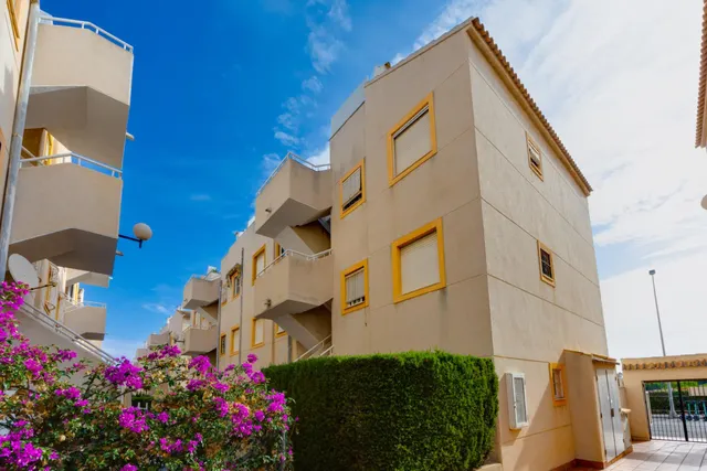 Luminoso apartamento, con gran solárium privado y vistas, en "La Mata", Torrevieja — 40