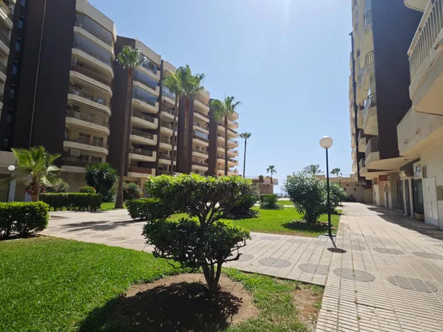 Apartamento en Fuengirola de 2 dormitorios, 2 baños junto al mar en doña sofía — 34