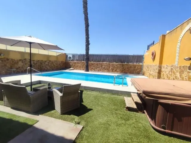 Casa 6 habitaciones 350m² en venta - Zona los Frutales — 6