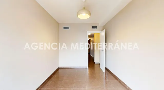 AMPLIA VIVIENDA DE 3 habitaciones JUNTO AL MERCADO MUNICIPAL DE PICASSENT — 28