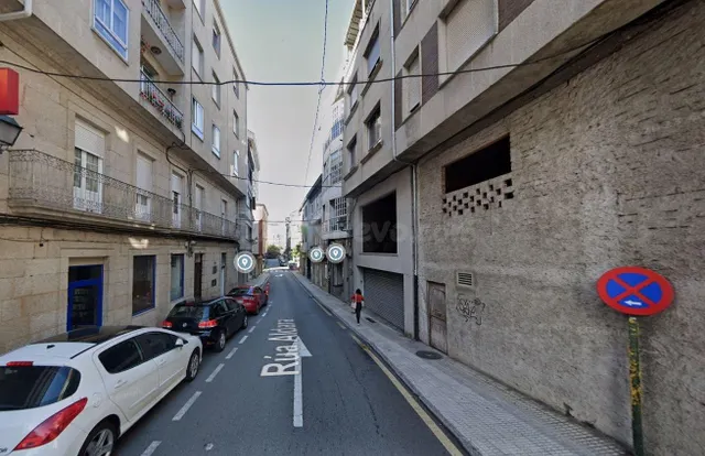 Se vende piso OKUPA en O Carballiño (Ourense).