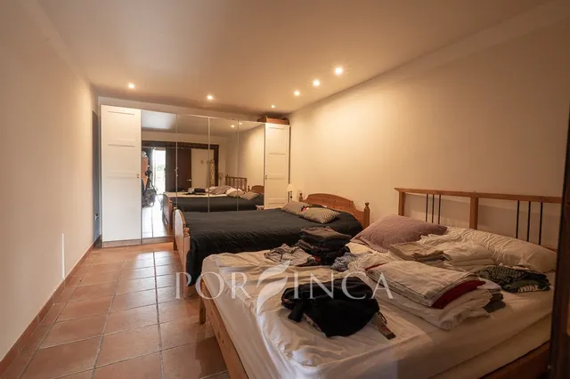 Villa con carácter de 5 dormitorios cerca de Palamós en un entorno verde. Piscina. — 15