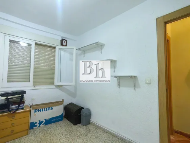 OPORTUNIDAD !!! EN VENTA PISO EN LA PAZ. — 24