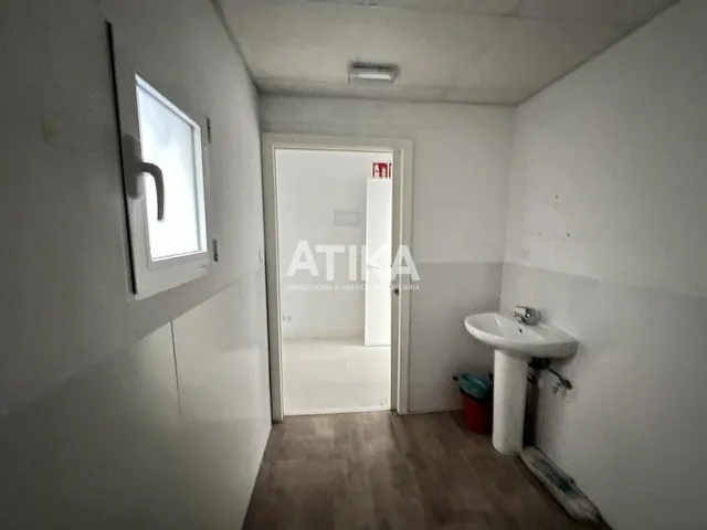 Local en alquiler en pleno corazón comercial. — 14